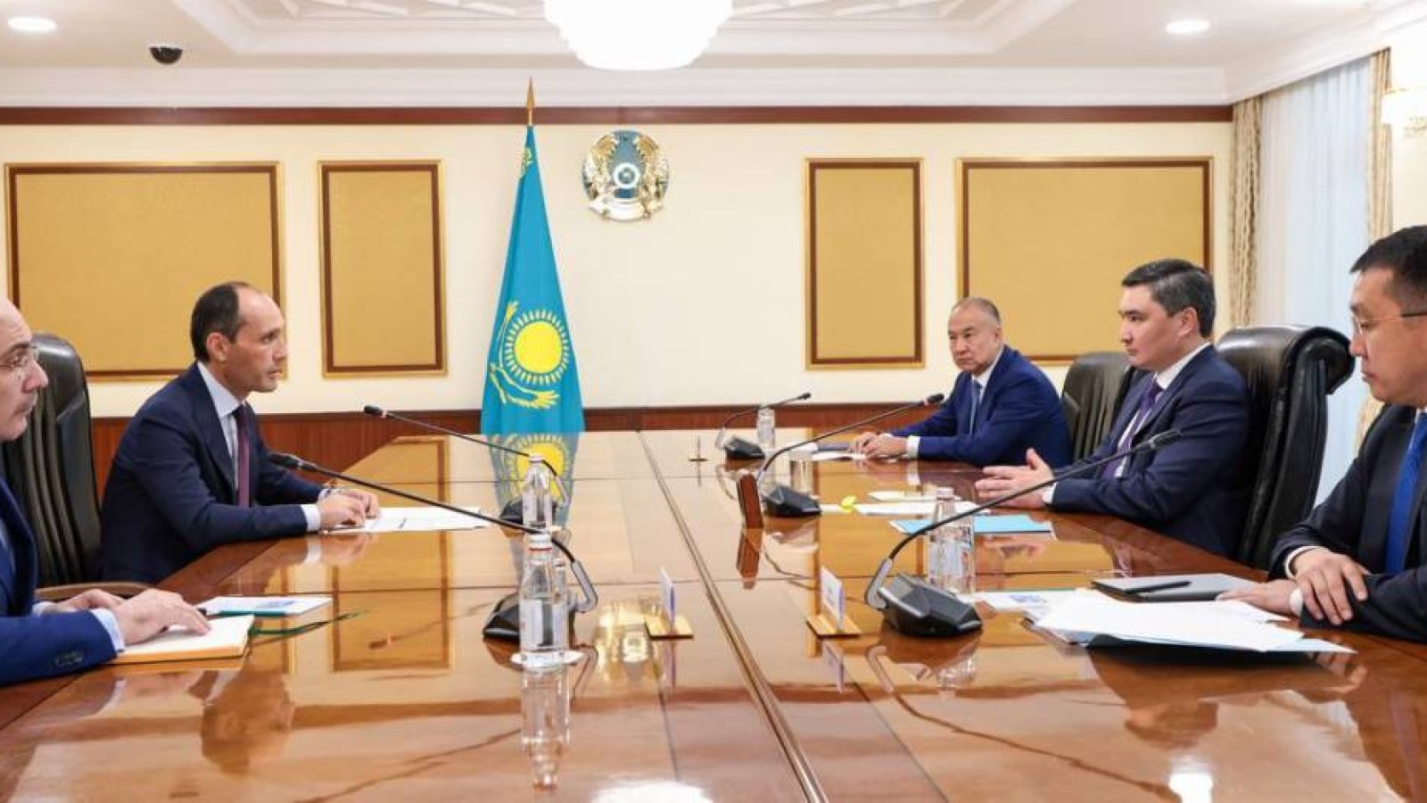 Олжас Бектенов пен Грузияның бірінші вице-премьері Леван Давиташвили сауда-экономикалық ынтымақтастық мәселелерін талқылады.