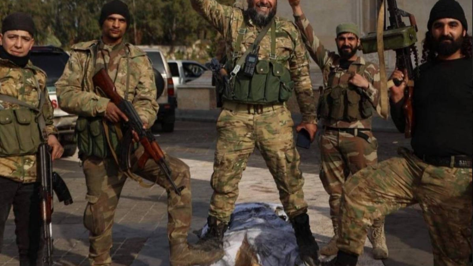 Сирияда Башар Асадтың әкесінің сүйегін ұрлап әкеткен.