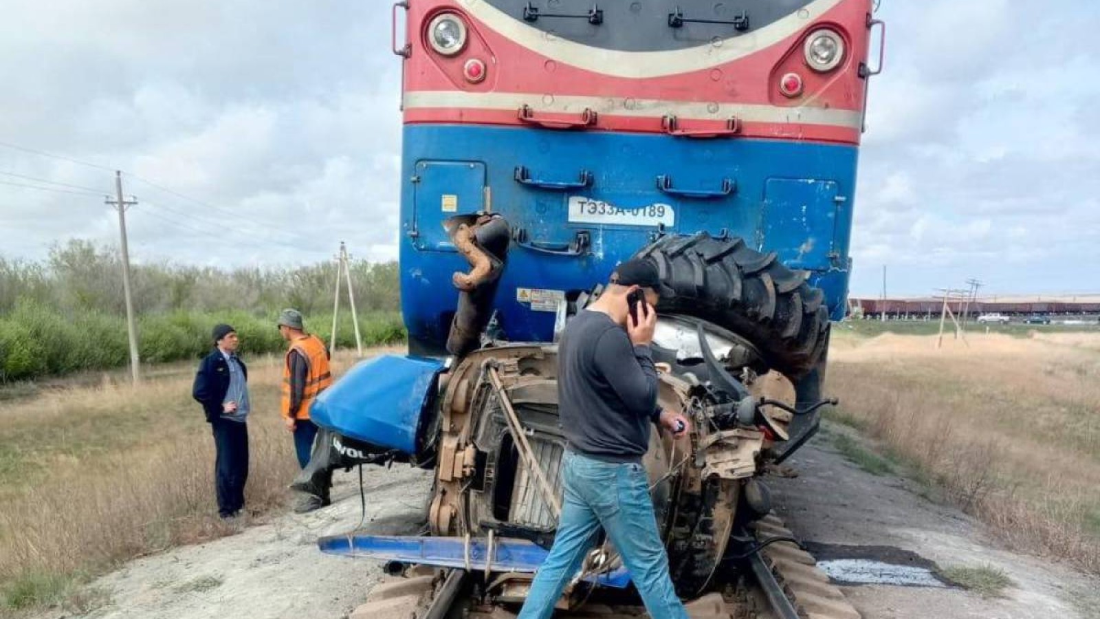 Пойыз бен трактор соқтығысты.