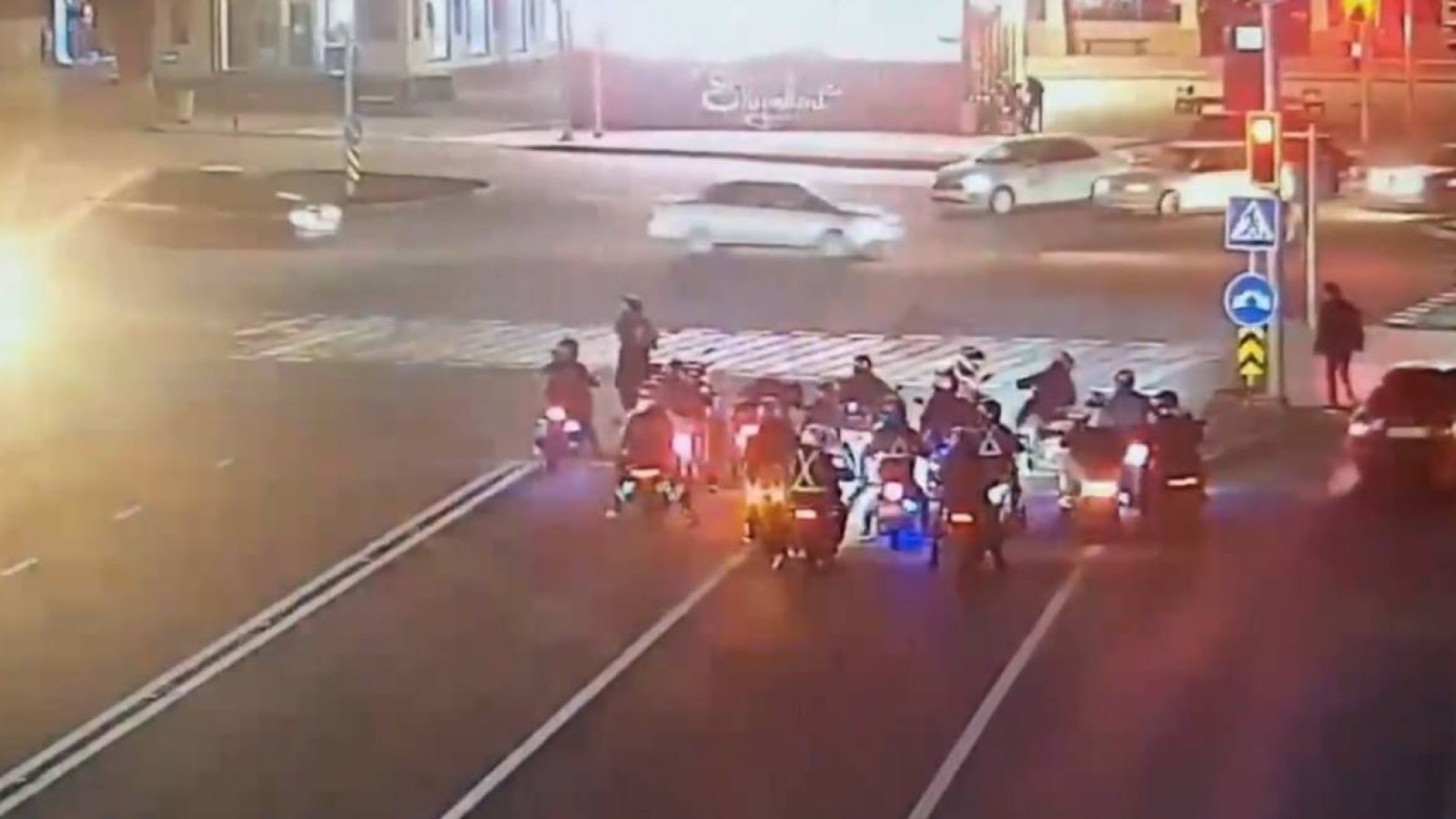 Шымкентте жолда ойран салған 18 мопед жүргізушісі жазаға тартылды.