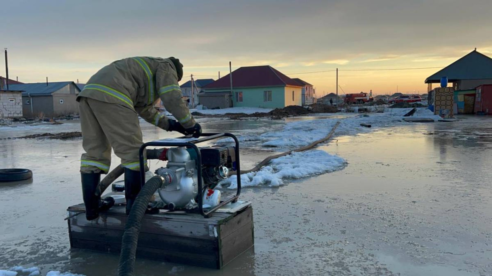 297 үй су астында қалды.