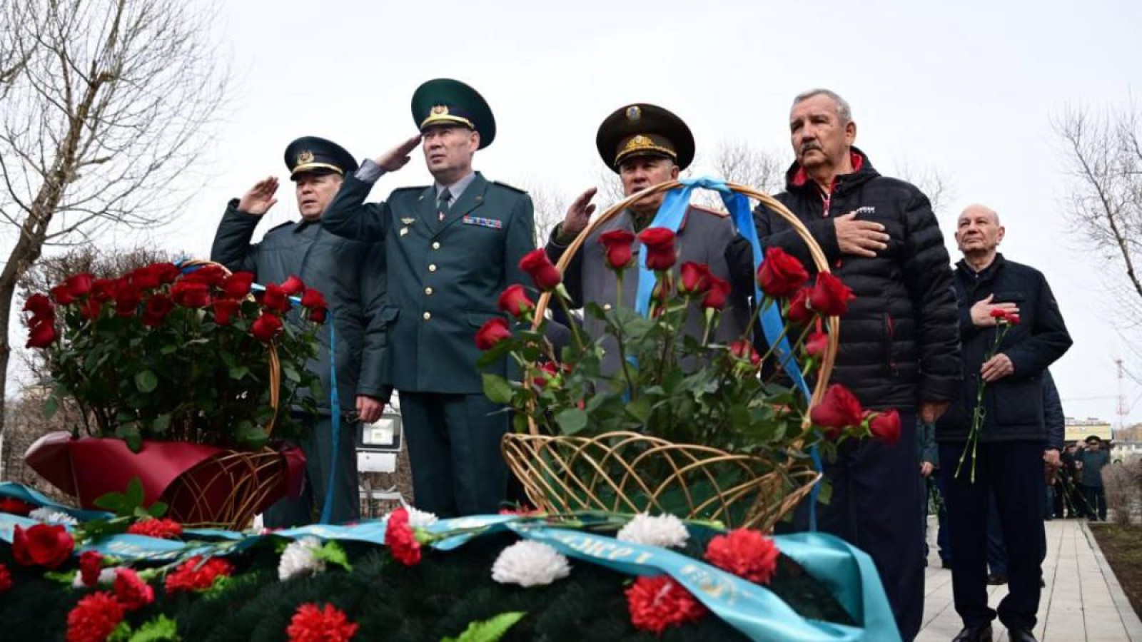 Әскери қызметшілер тәжік-ауған шекарасында қаза тапқан жауынгерлерді еске алды.