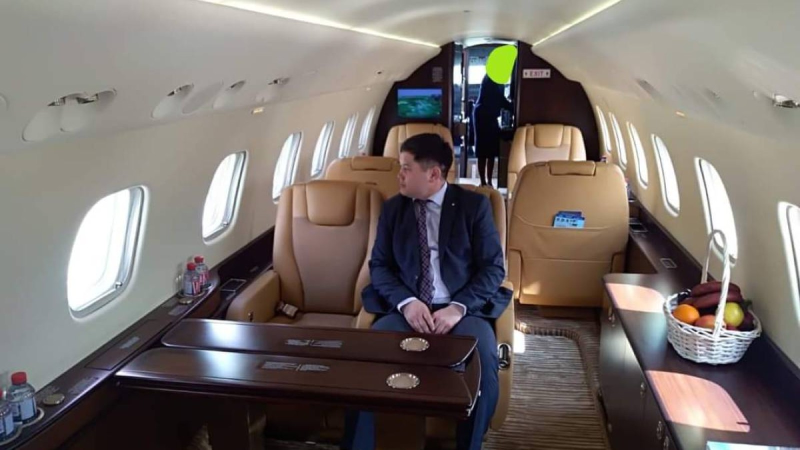 Үкімет шенеуніктердің ұшақ шығынына қатысты дауға жауап берді.