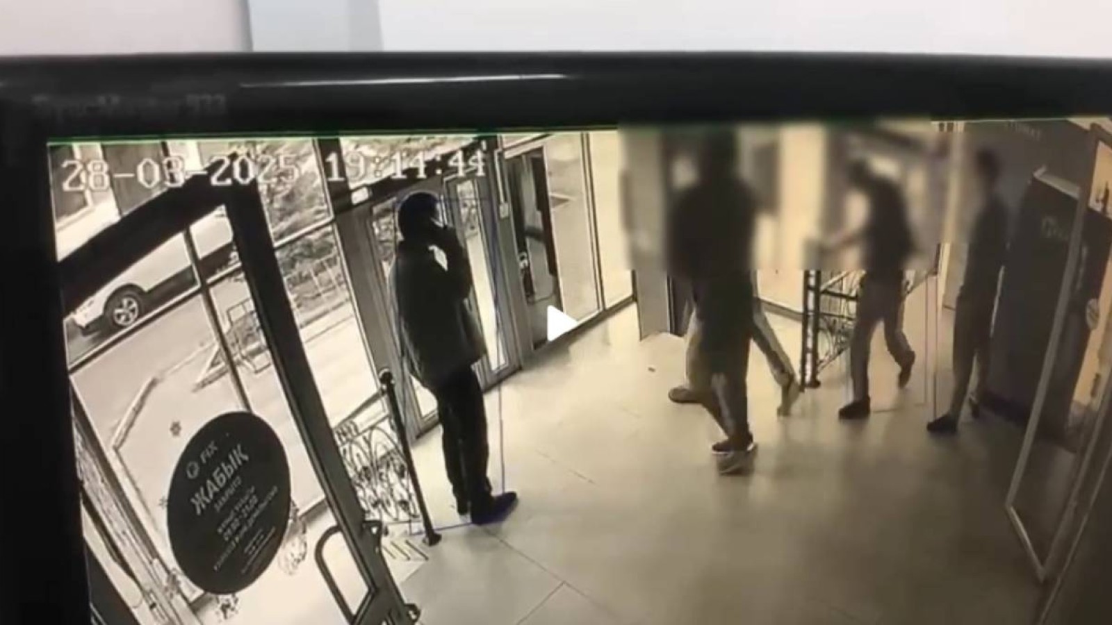 Оралда терминалдан ақша ұрлаған күдіктілер ұсталды.