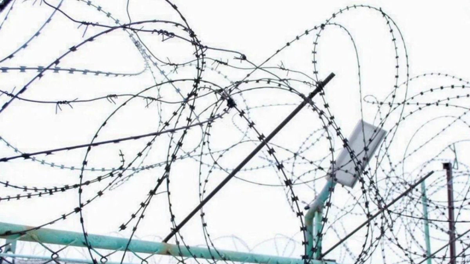 Қаскелеңде сот залынан айыпталушы қашып кетті.