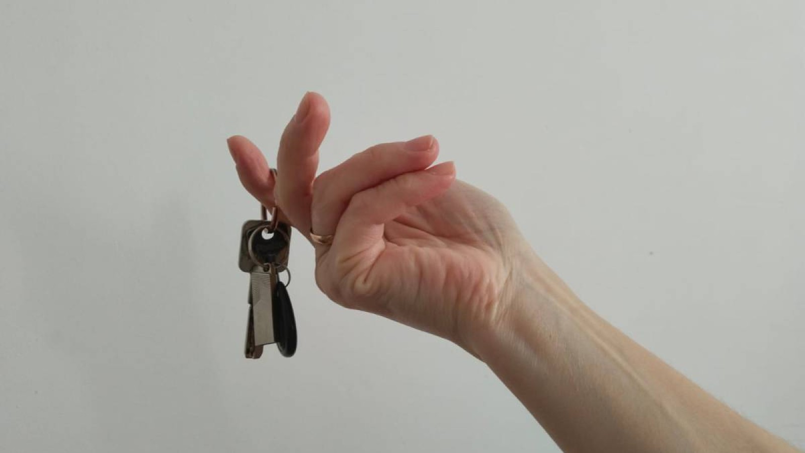 Астанада жоқ үйлерді жалға беріп, алаяқтықпен айналысқан әйел ұсталды.