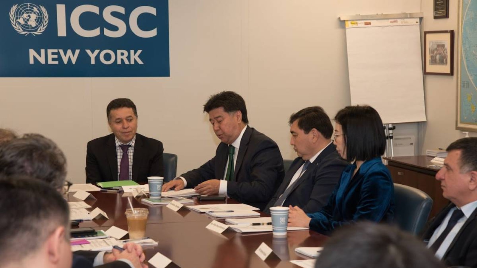 Мемлекеттік қызметшілер Нью-Йоркте БҰҰ тәжірибесін зерделеуде.