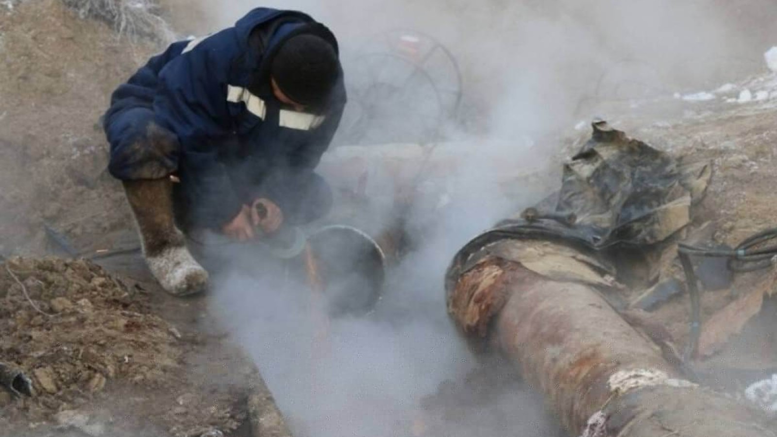 Көкшетаудың жылу желілерінде апат болып, ондаған үй жылусыз қалды.