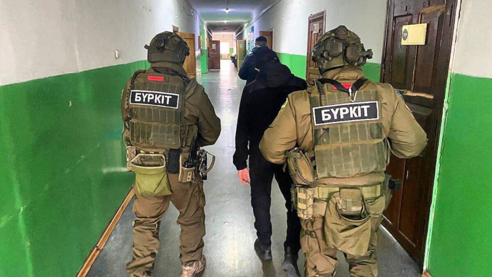 Абай облысында қала тұрғынын бопсалаған ер адам ұсталды.