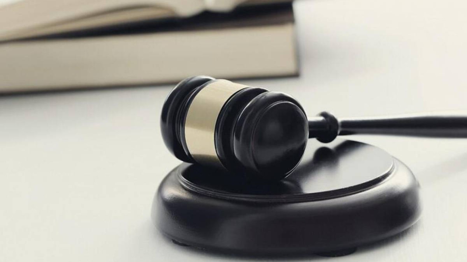 Ақмола облысында бұрынғы шенеунік пен кәсіпкер бюджет қаражатын жымқырғаны үшін сотталды.