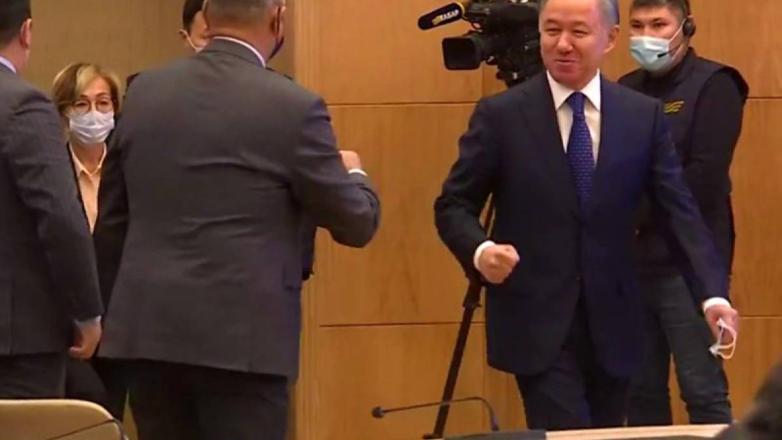 Досым Сәтпаев: «Ескі ойыншылардан құрылған парламент».