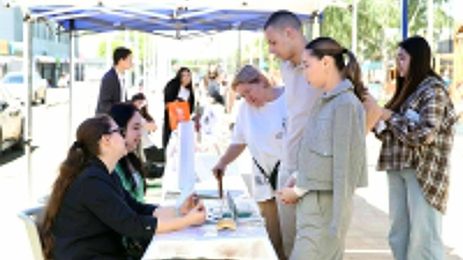 Career Day: Алматыда бос жұмыс орындары жәрмеңкесі өтіп жатыр.