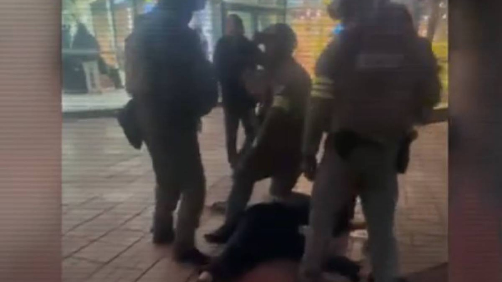 «Крышаң болам». Алматыда кәсіпкерлерге қысым көрсеткен қылмыскерлер ұсталды.