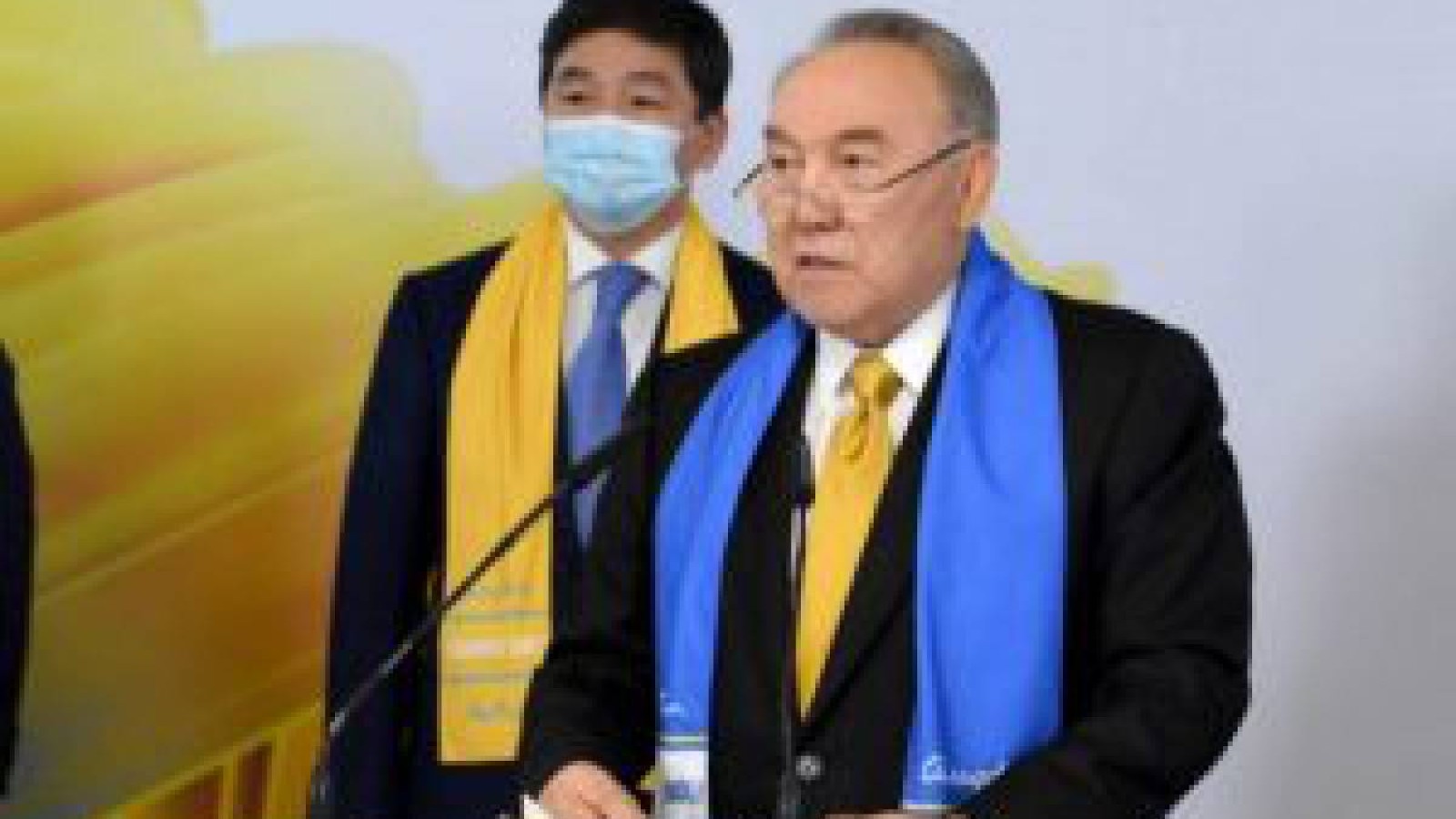 Перуашев Назарбаевты, «ADAL» «Nur Otan»-ды құттықтады.