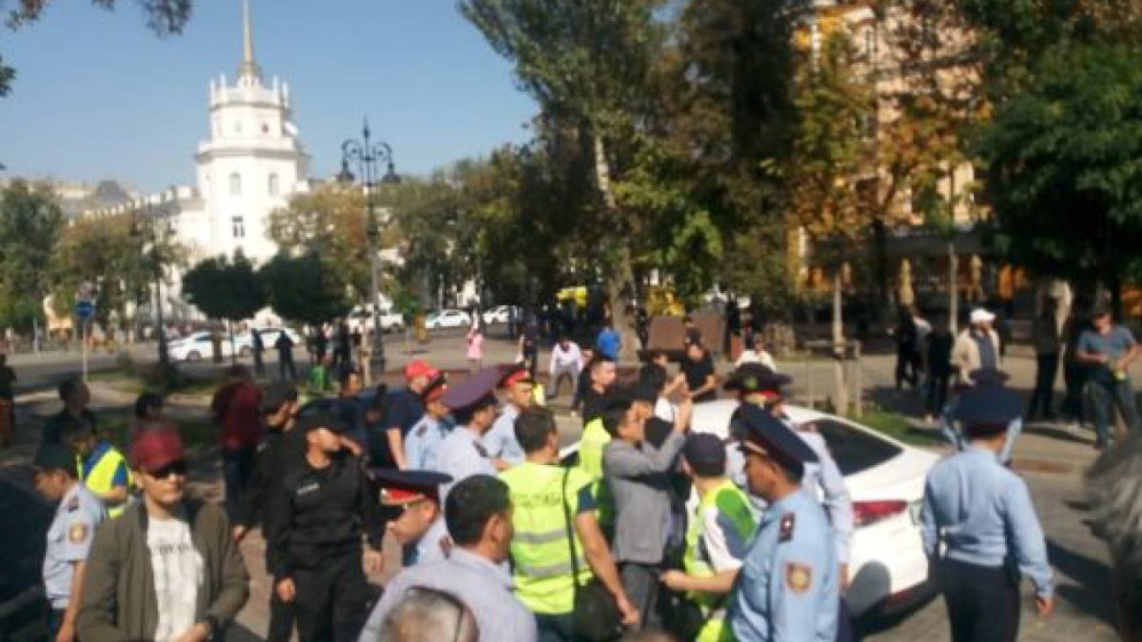 Ерлан Тұрғымбаев: Митинг кезінде 100 адам ұсталды.
