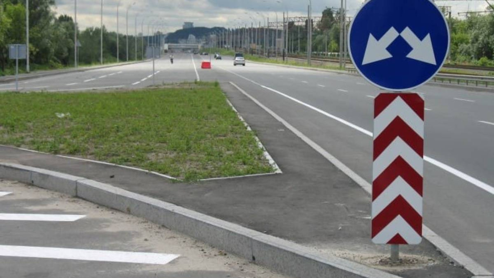 Ақтөбеде жол белгілеріне бөлінген 272 млн теңге жымқырылған.