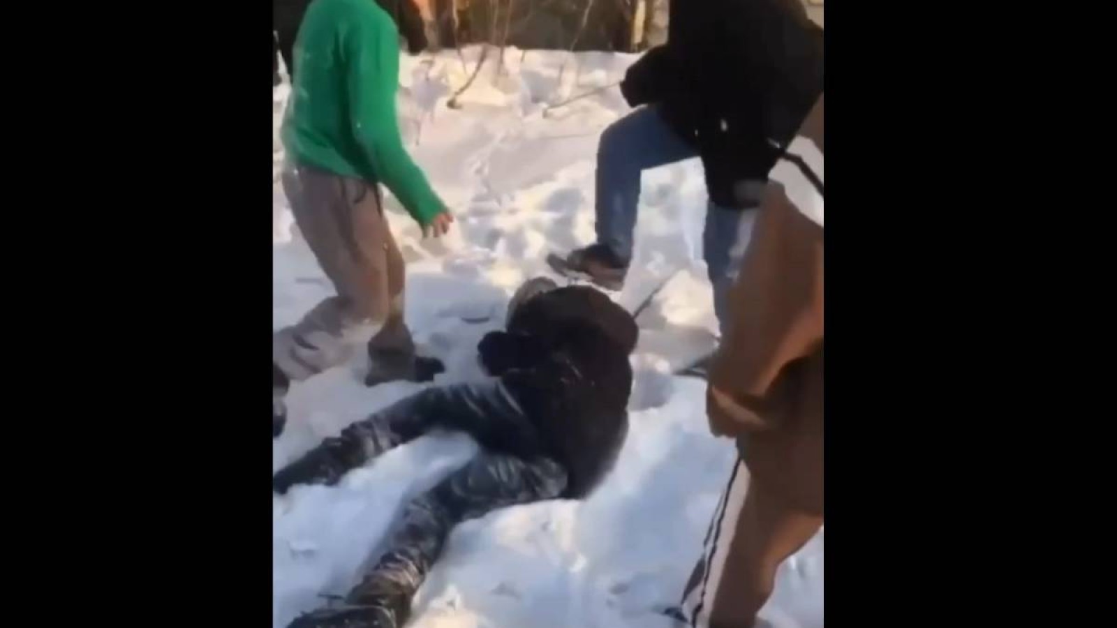 Семейде балалар өз қатарластарын аяусыз ұрып-соққан.