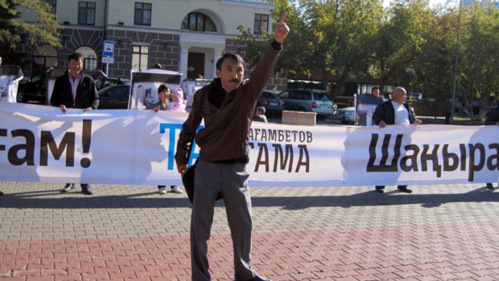 АЭС салуға қарсы митингіге шақырғаны үшін Болатбек Біләлов кеше түнде 15 күнге қамалды.