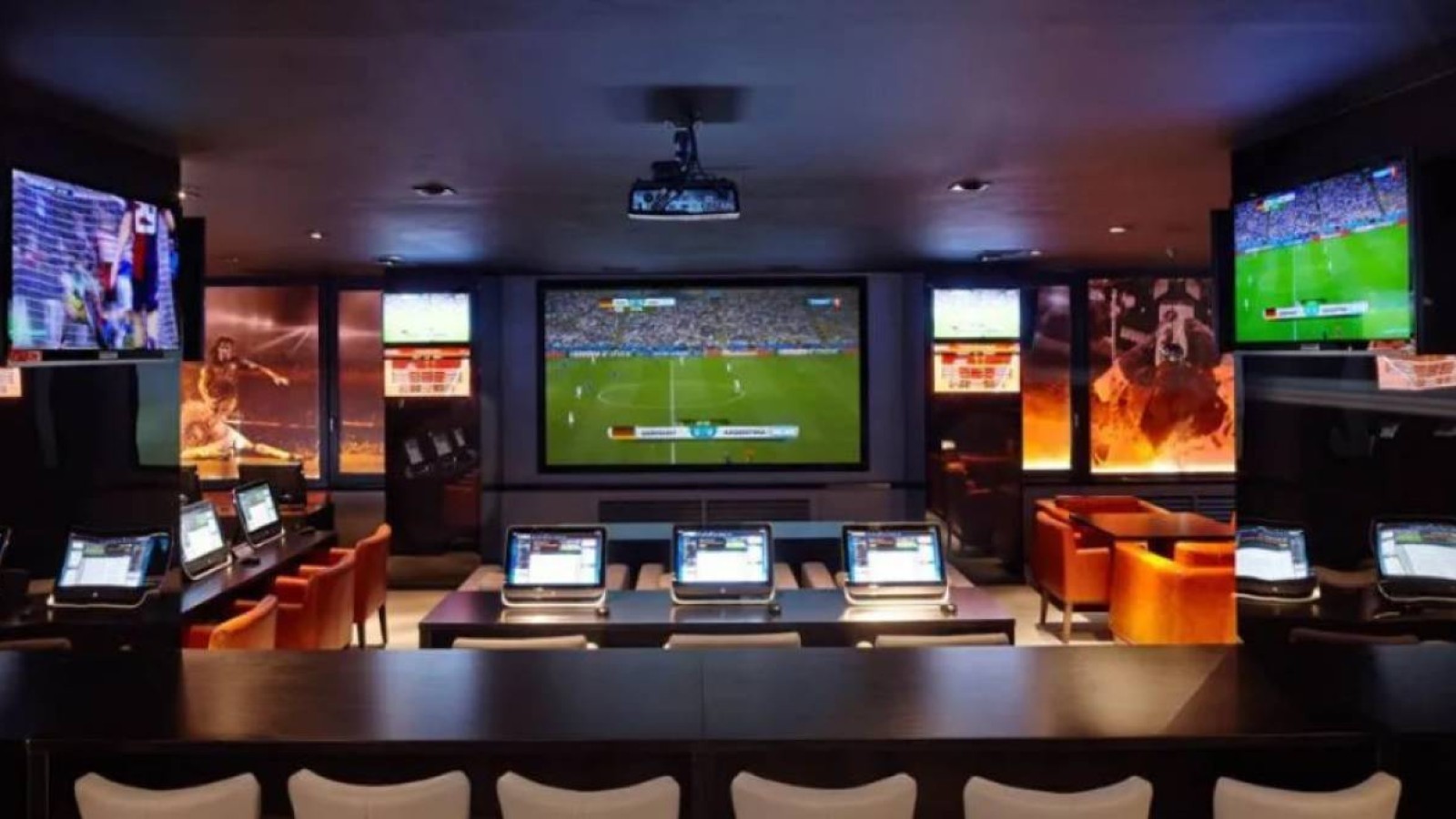 Мектеп басшылары бюджет қаражатын букмекерге ұтылған.