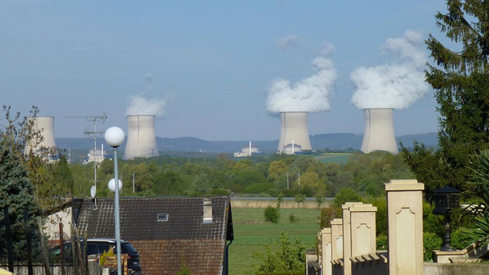 Екібастұзда сауда орталығының төбесі опырылып түсті. Жарақат алғандар бар.