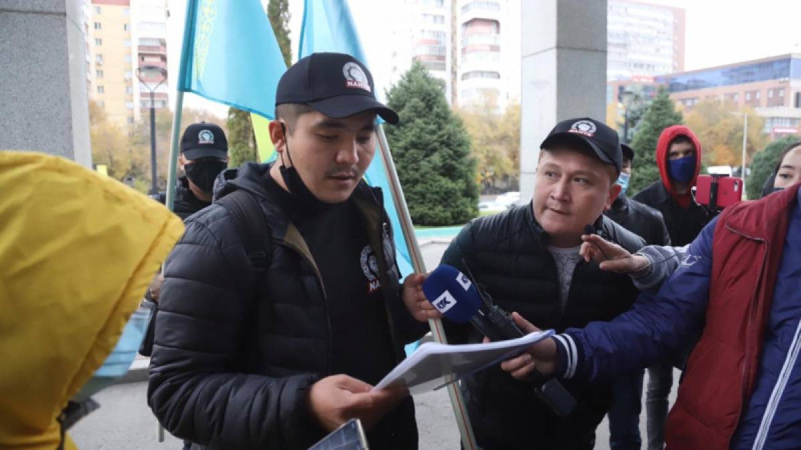 Жастар «Борат-2» фильмін прокаттан алып тастауды талап етті (видео).