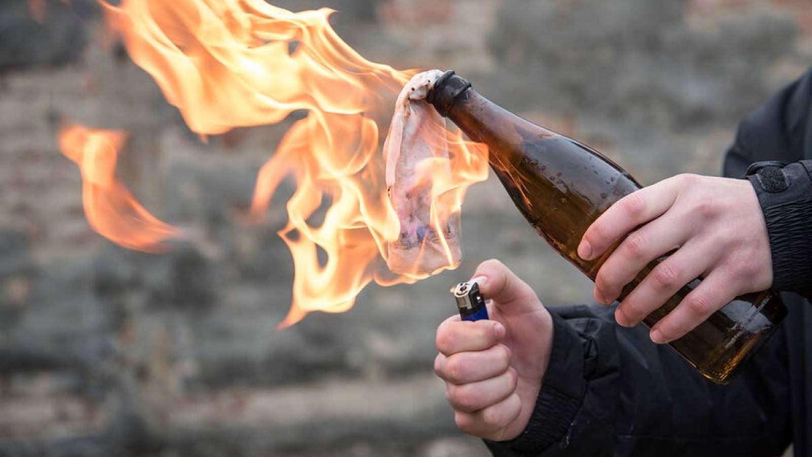 Санкт-Петербургте студент ФСБ ғимаратына «Молотов коктейлін» лақтырды.