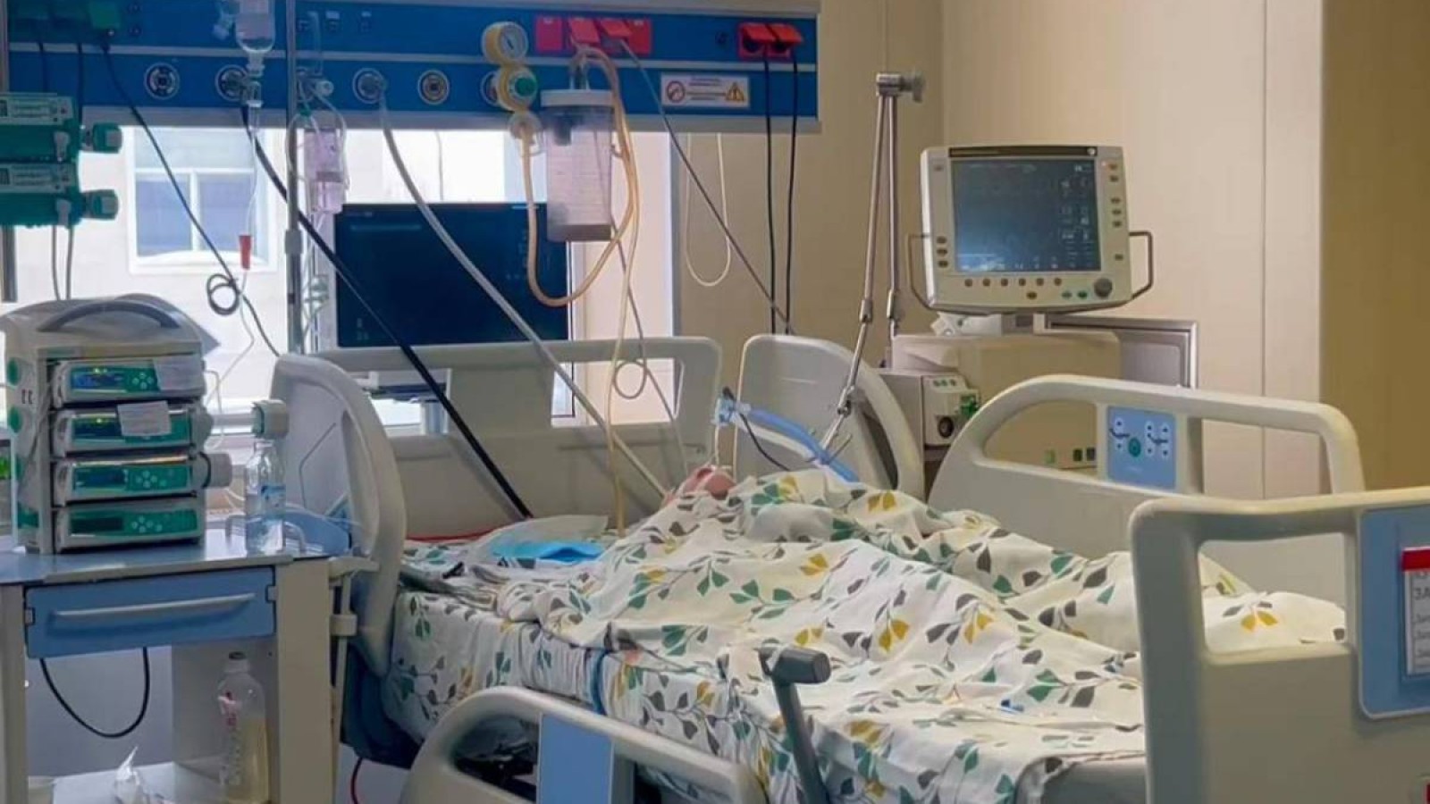 Балалардың терезеден құлауы тыйылмай тұр: дәрігерлер астаналықтарға үндеу жасады.