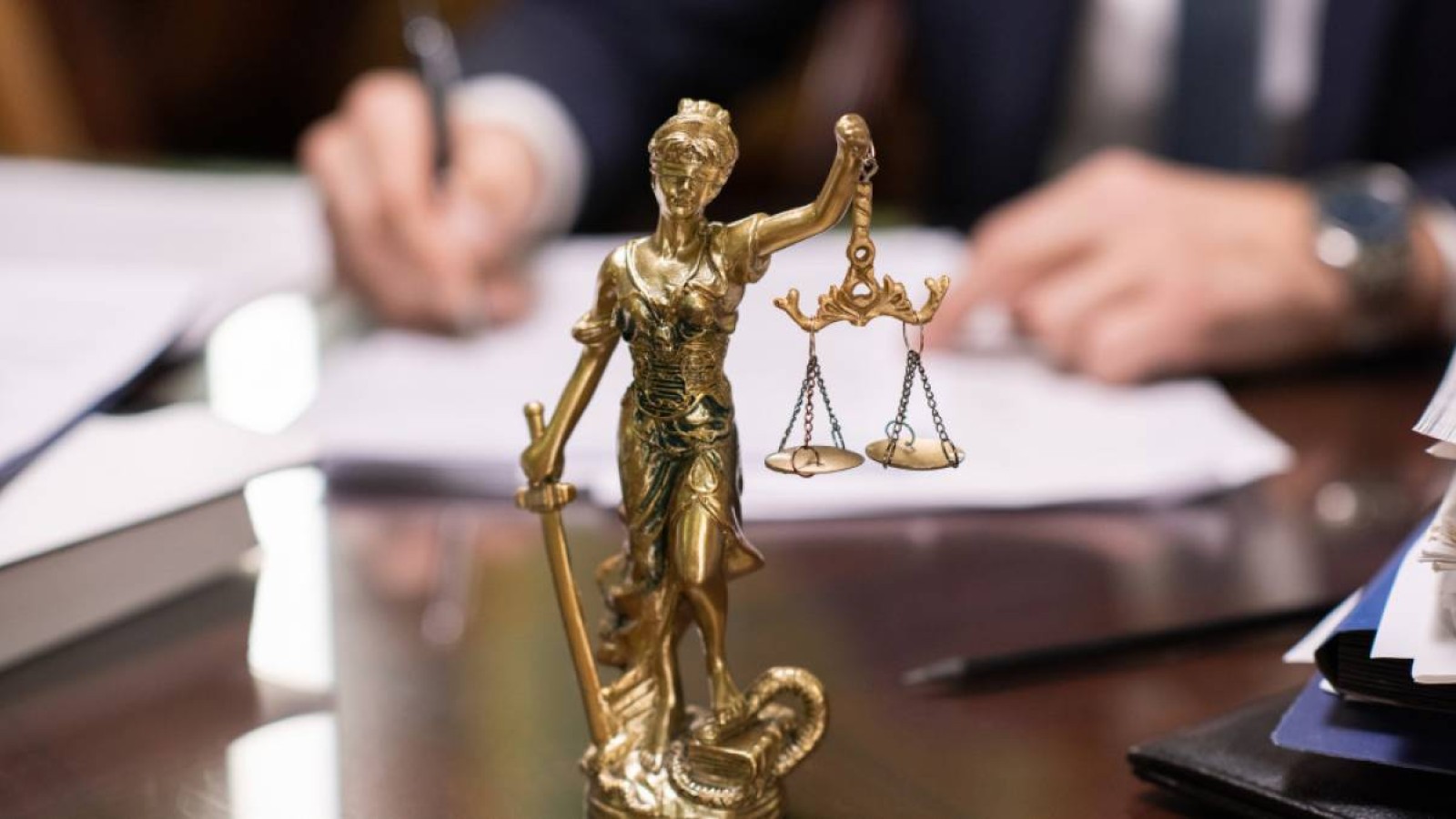 Ақтөбеде мектеп есепшісі 238 млн теңгені жымқырған.