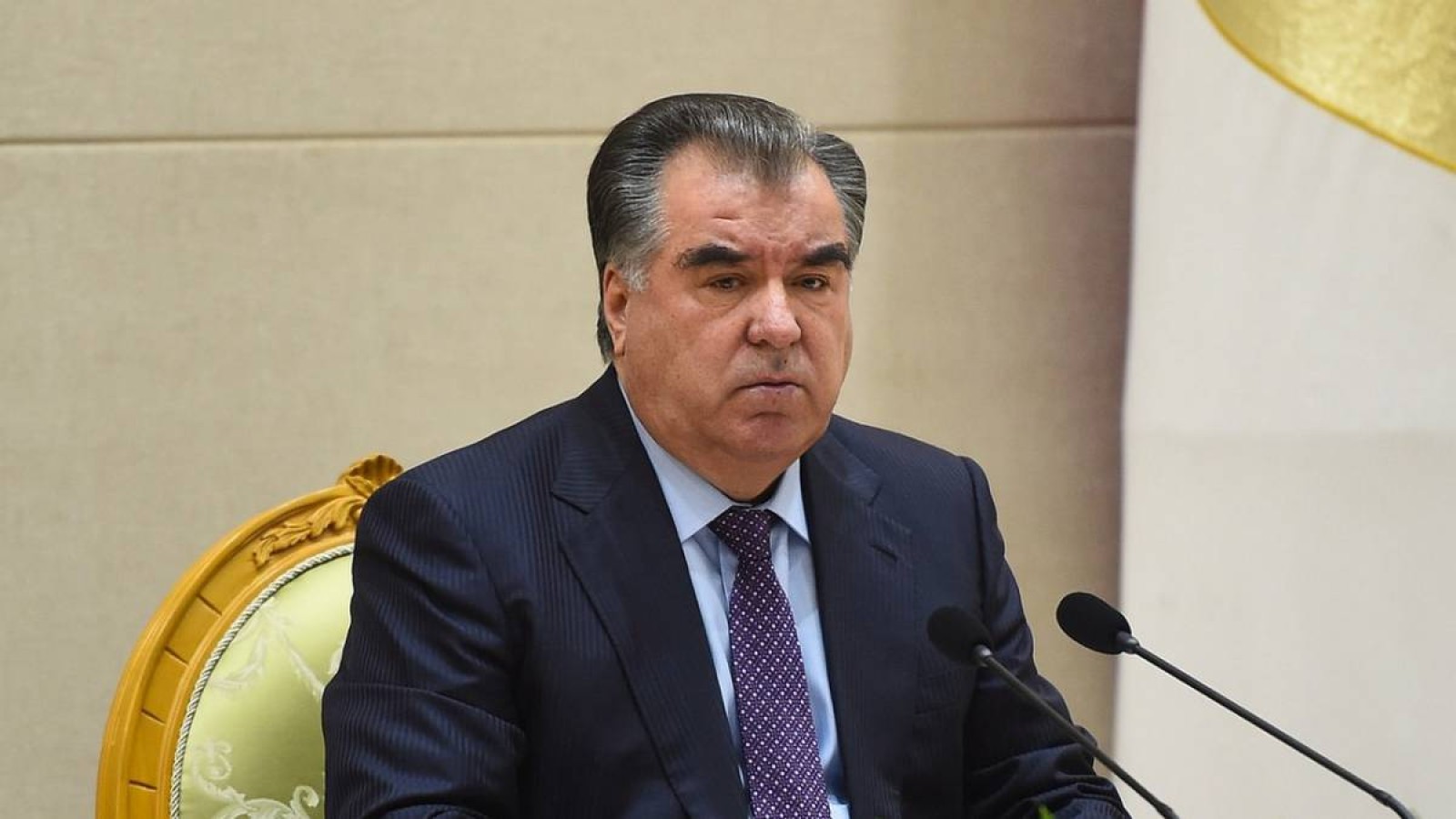Тәжікстан: Рахмон бесінші мәрте президент болды.