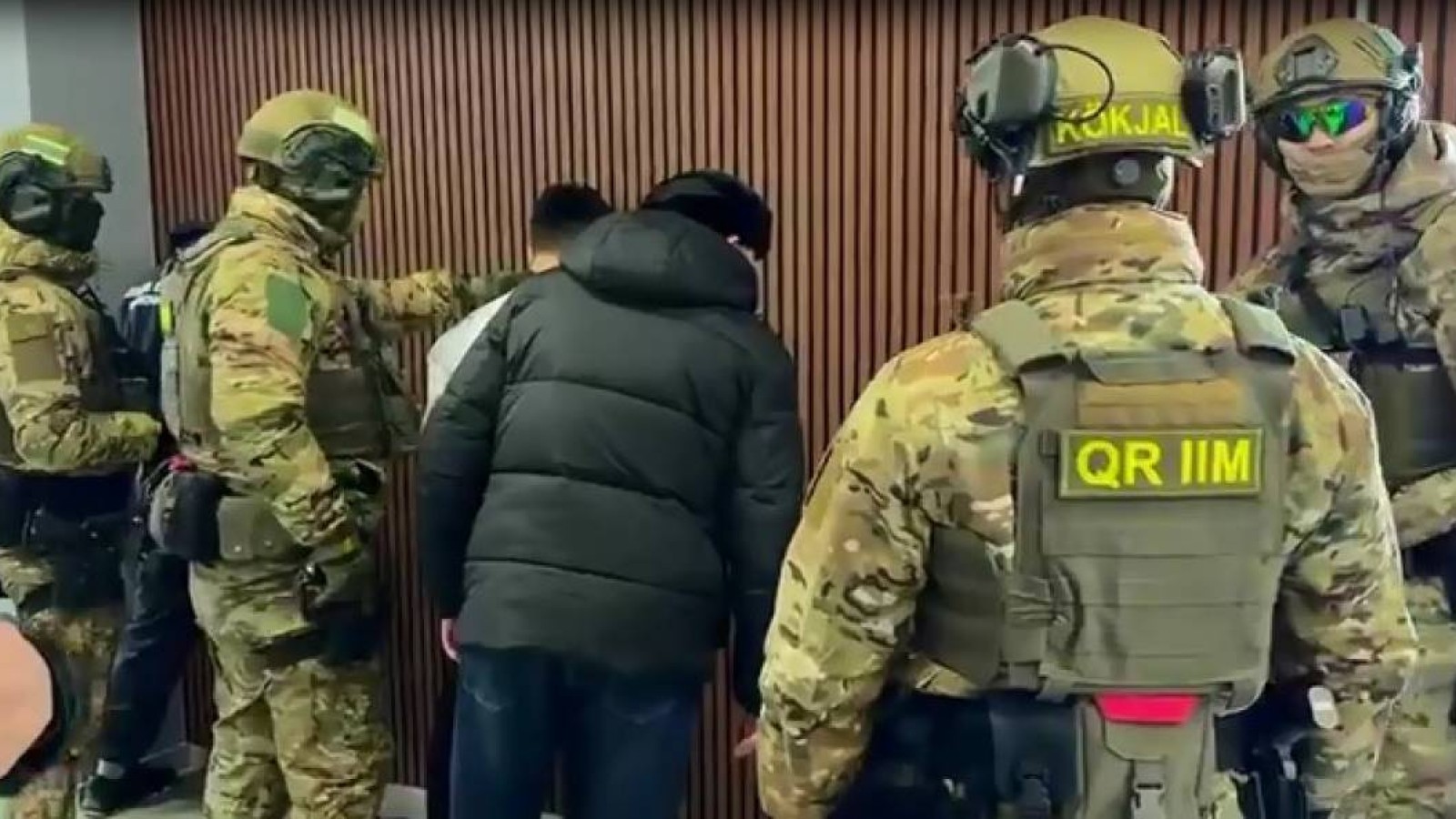 Ақтөбеде ақша бопсалаған жастар ұсталды.