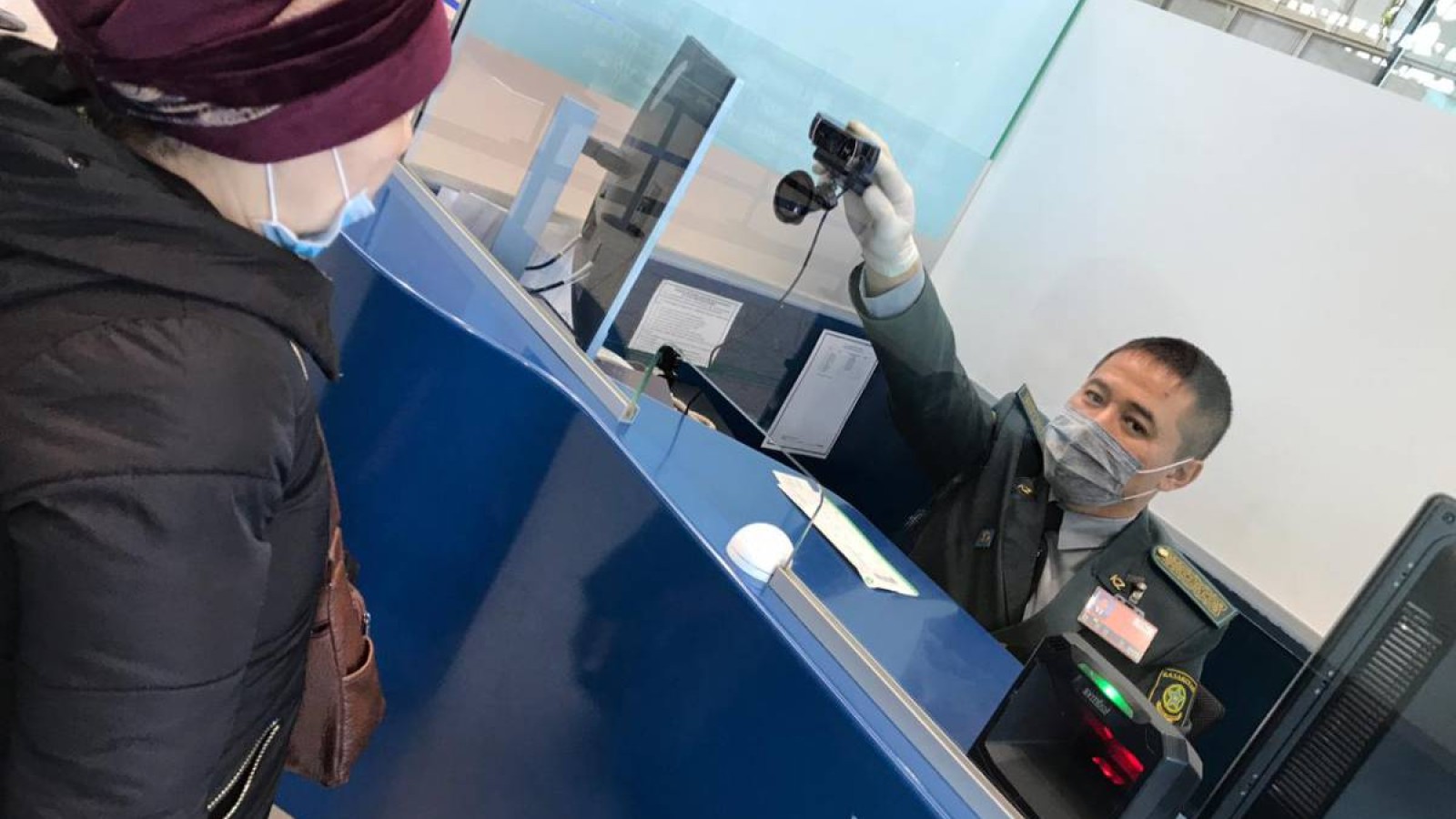 Шетел азаматы шекарадан өзге адамның құжатымен өтпек болған.