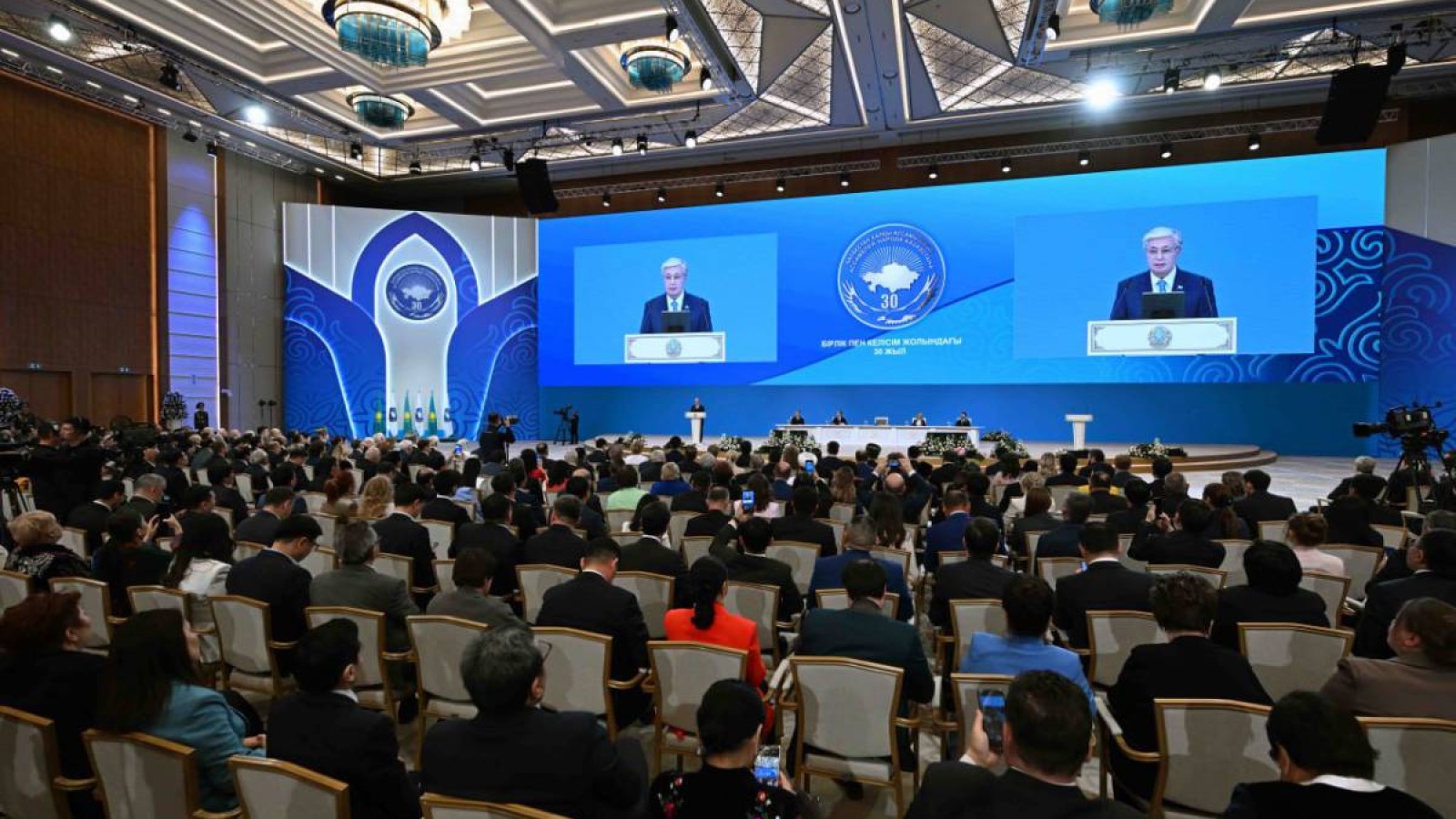 Президенттің қатысуымен Қазақстан халқы Ассамблеясының ХХХІV сессиясы өтіп жатыр.