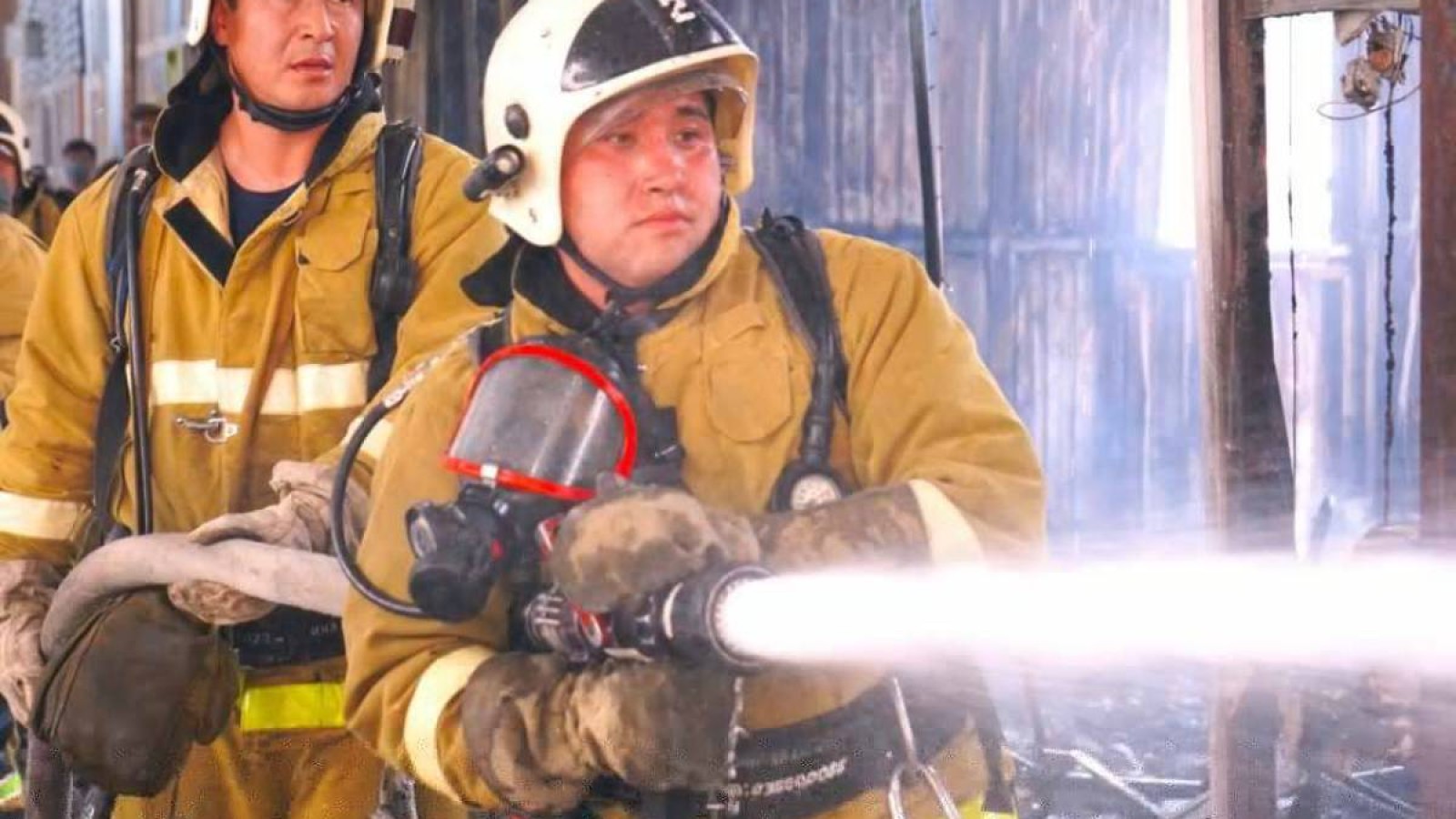 Петропавлда стадион өртеніп жатыр.