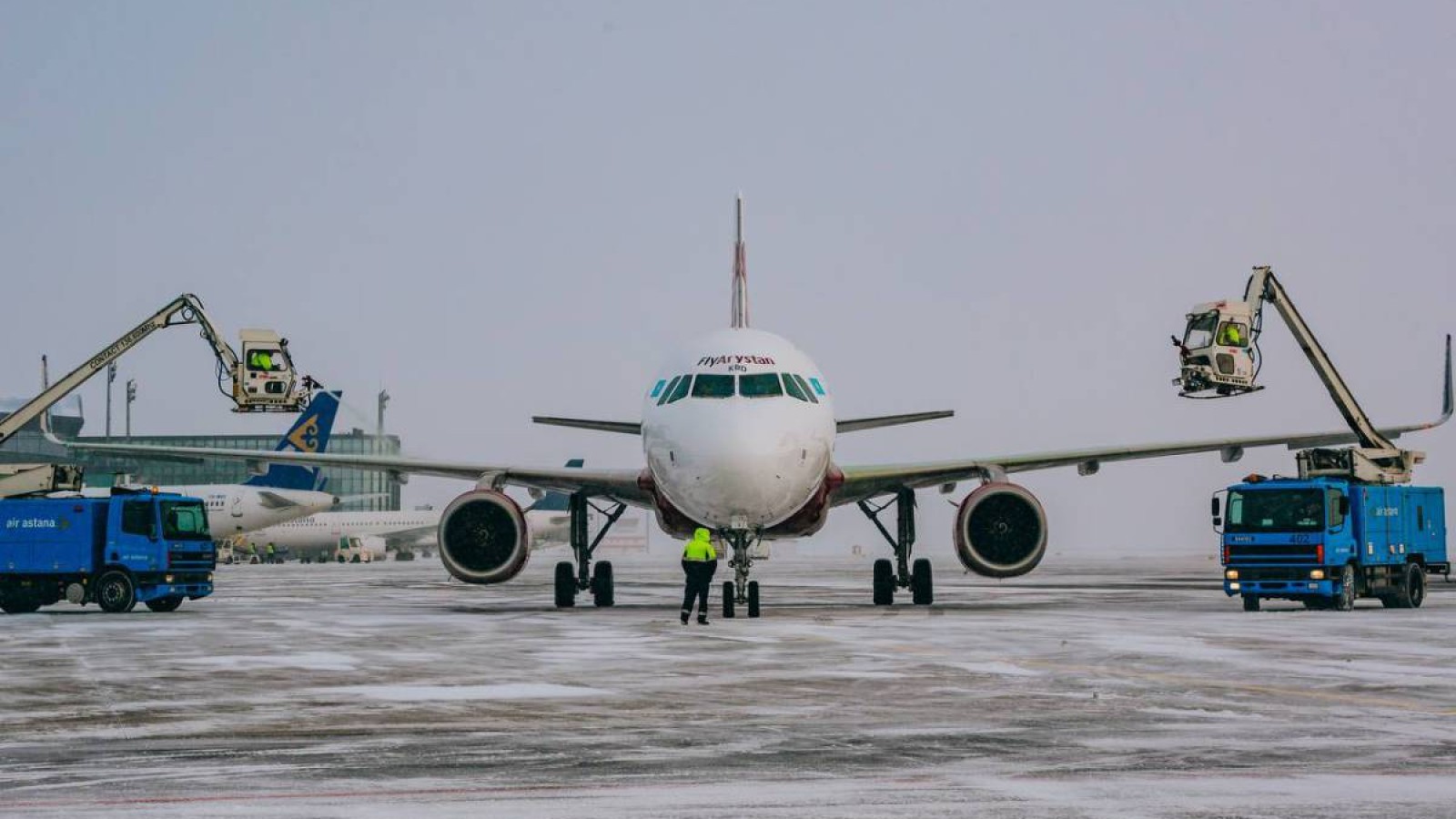 Алматыда ауа райының қолайсыздығына байланысты рейстер кешігуде.