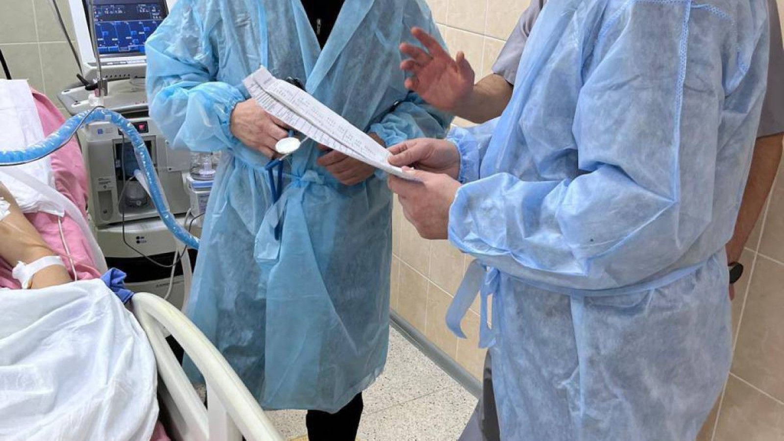 Ұшақ апаты: Қырғызстан азаматы комадан шығып, туысын таныды.