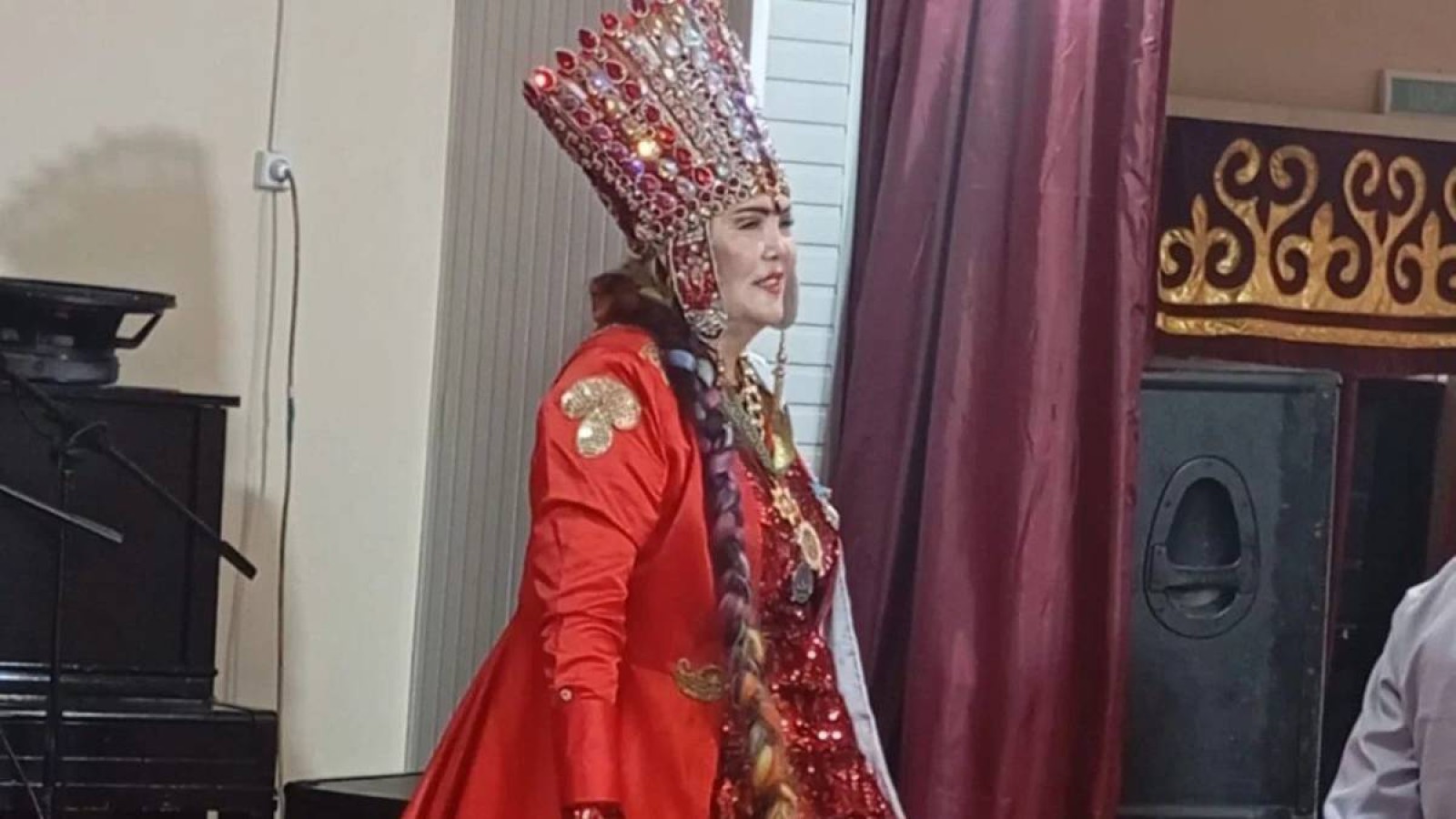 Көріпкел үшін мұғалімдерден ақша жинаған мектеп директоры жұмысынан шығарылды.