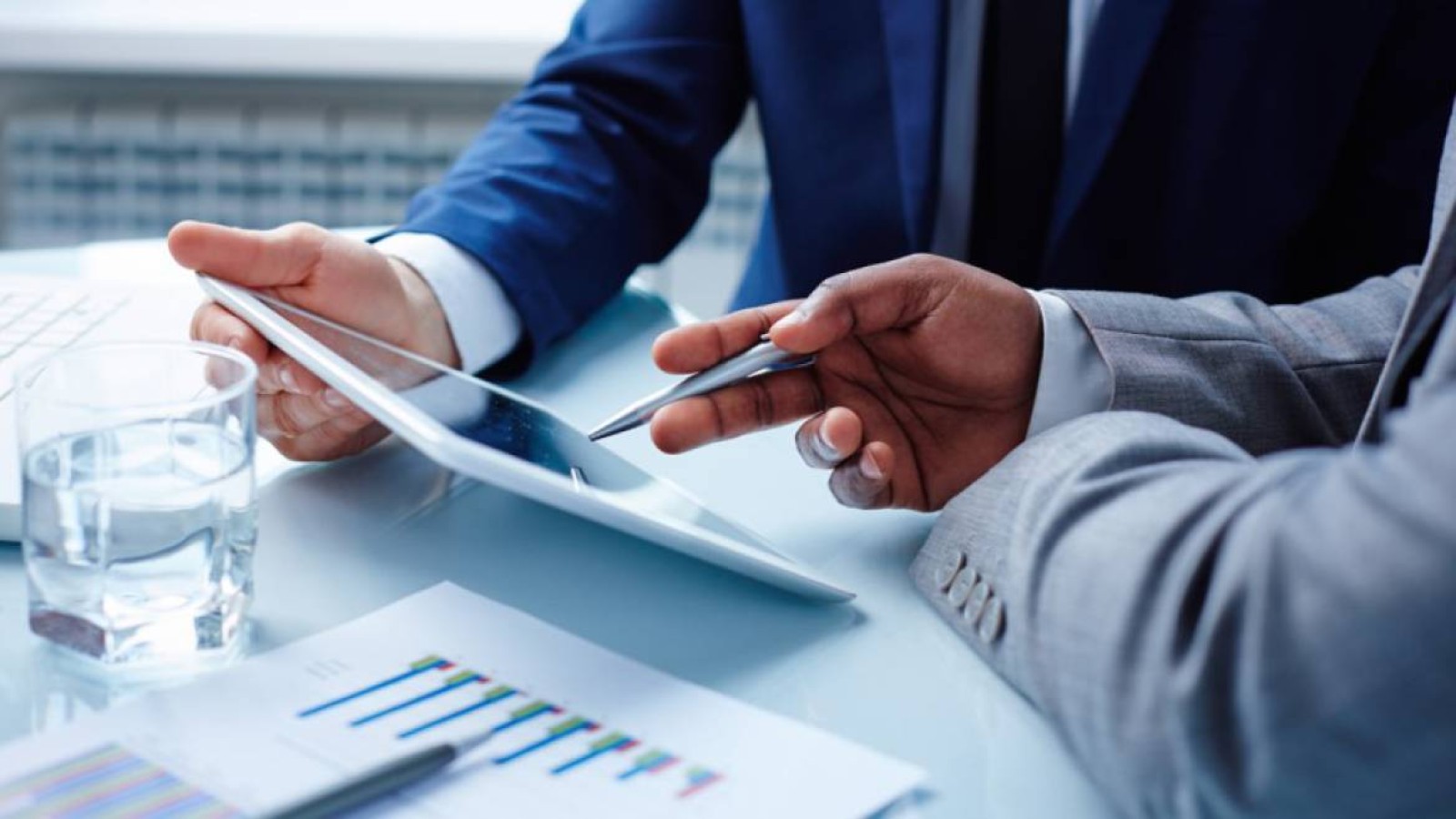 Бір көзден заңсыз келісім-шарттар жасаған шенеуніктер анықталды.