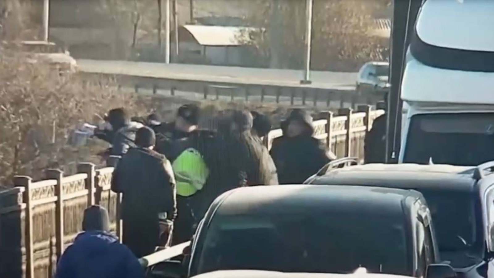 Атырауда 17 жастағы жасөспірім суицид жасамақ болды.