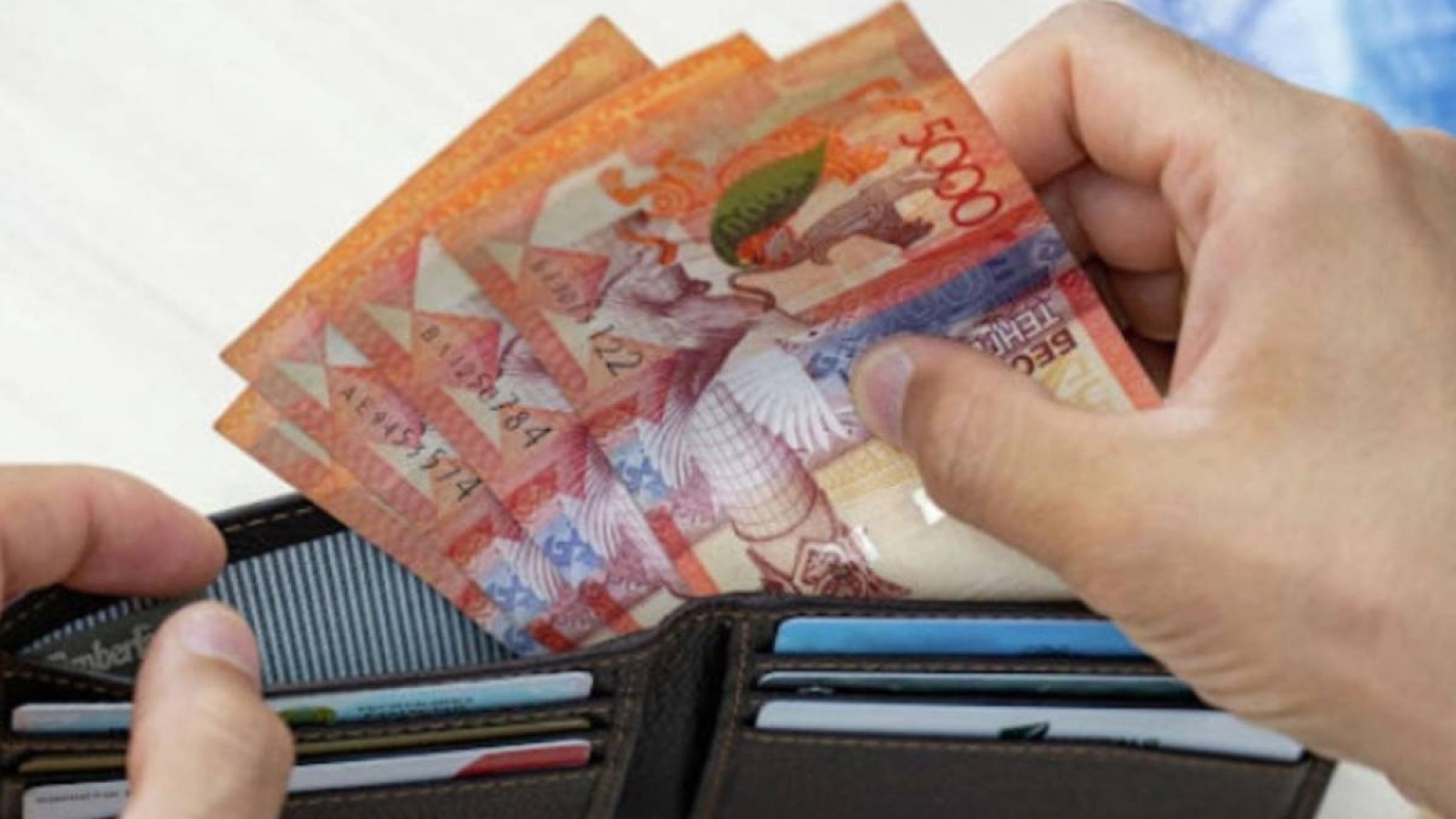 Елімізде келесі жылдан бастап ең төменгі жалақыны 60 мың теңге болады.