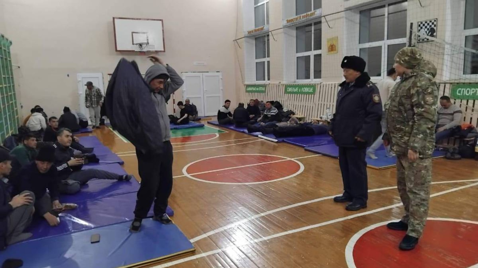 Қостанай облысында қолайсыз ауа райына байланысты 174 ауыр жүк көлігі жолда қалып қойды.
