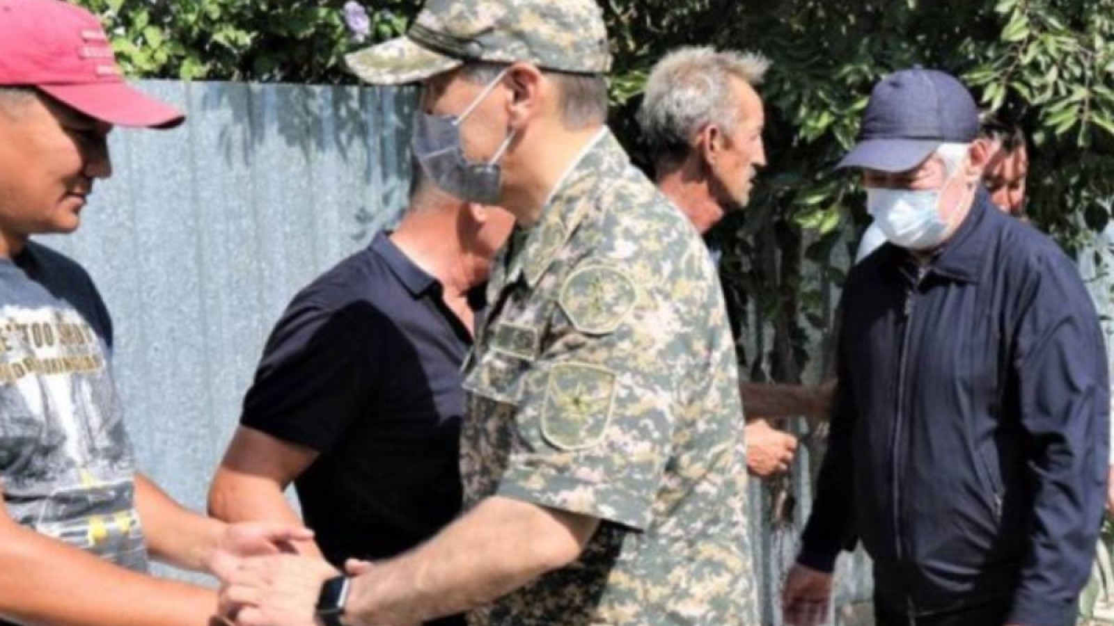 Министр жарылыстан қаза болғандардың отбасына барды.