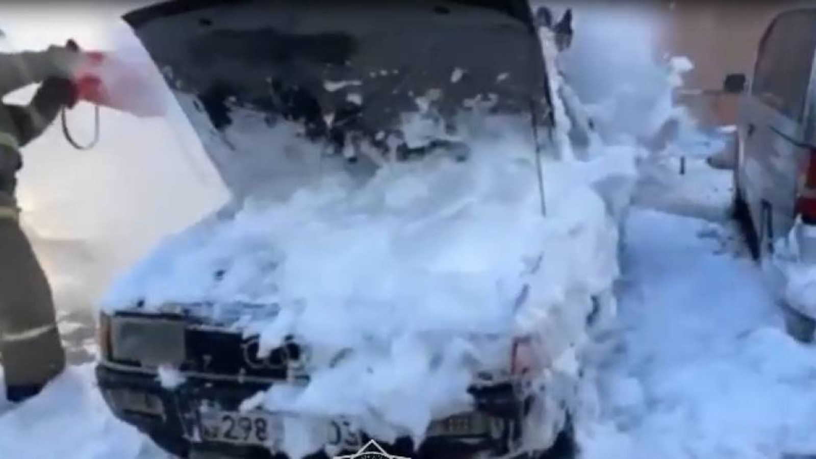 Астанада көшенің ортасында көлік өртеніп кетті.