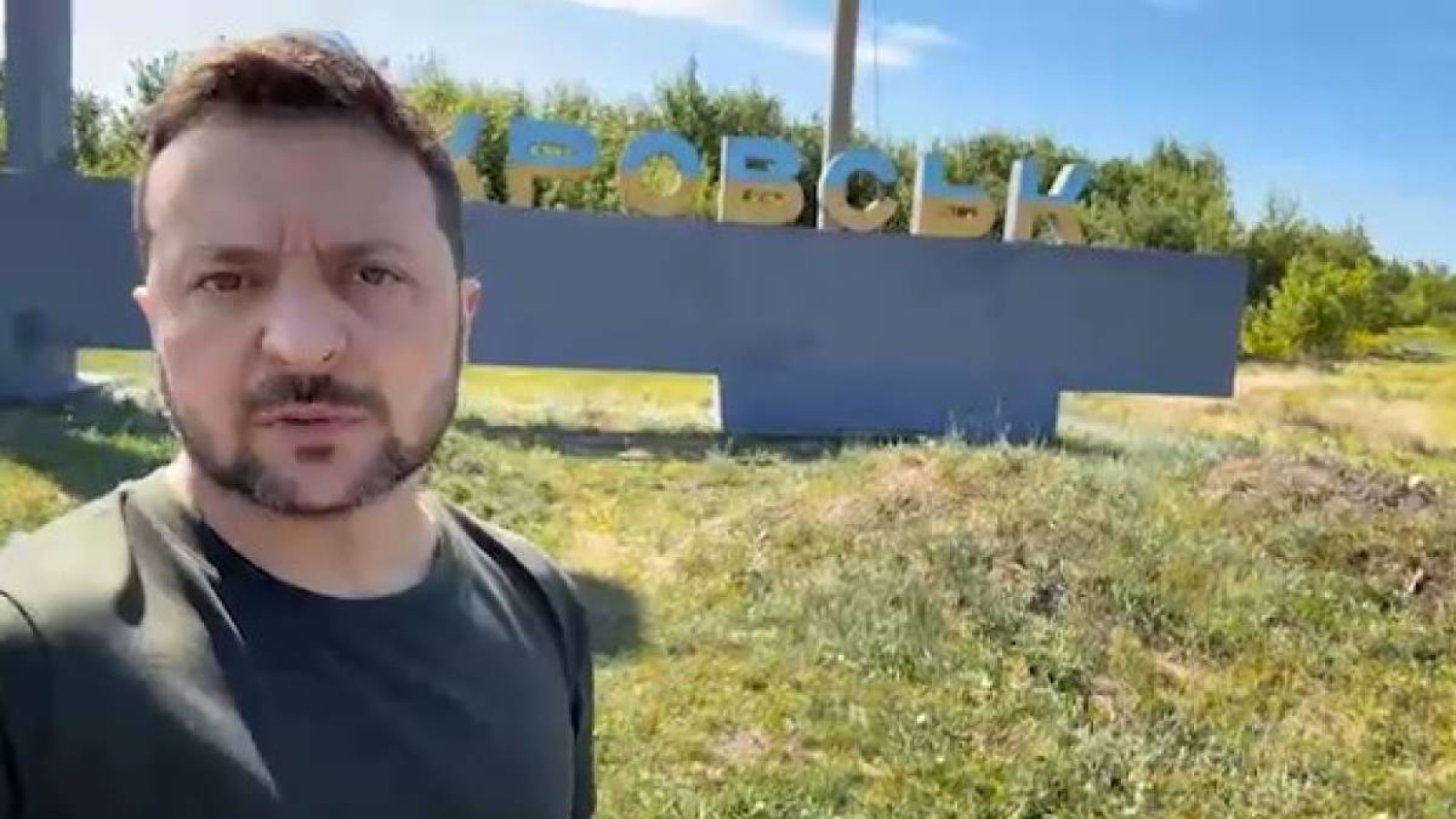 Зеленский соғыс жүріп жатқан Донецк облысына барды.