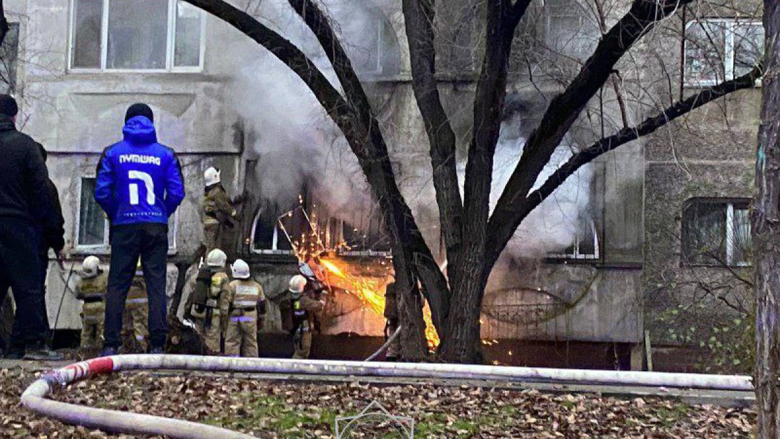 Алматыда өртенген пәтерден бала құтқарылды.