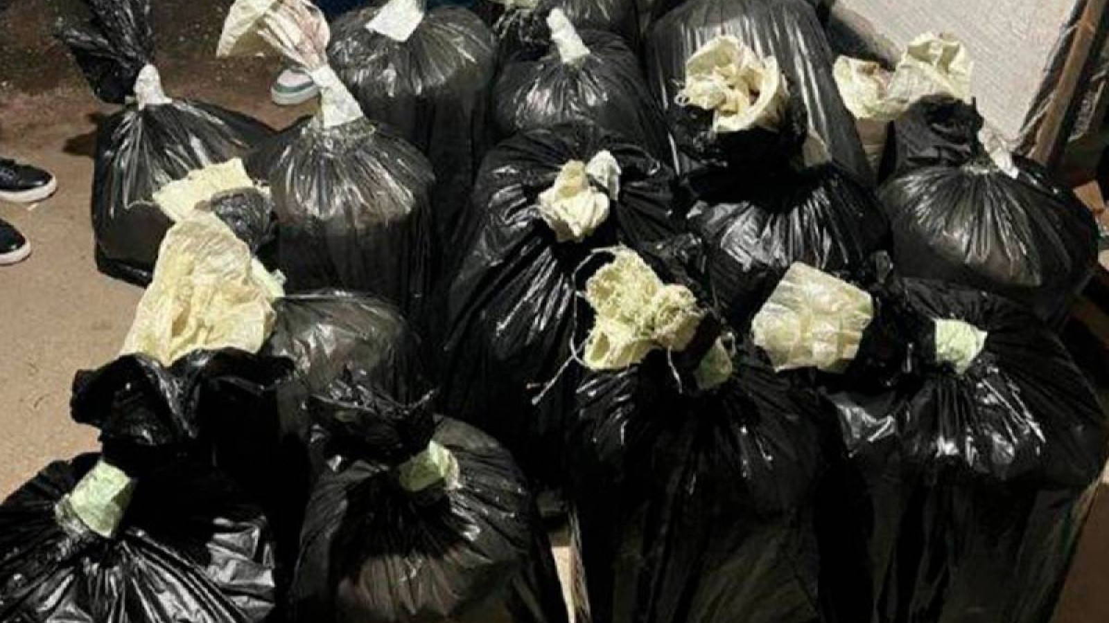 Ақтауға 300 келі есірткі жеткізбек болғандар ұсталды.