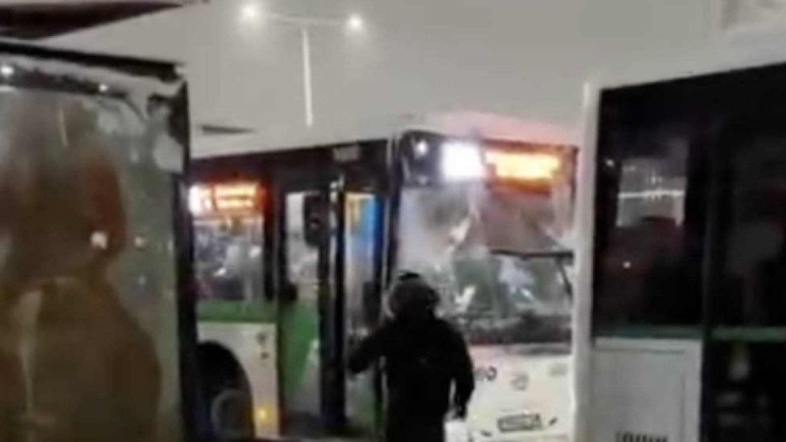 Астанада екі автобус соқтығысты.