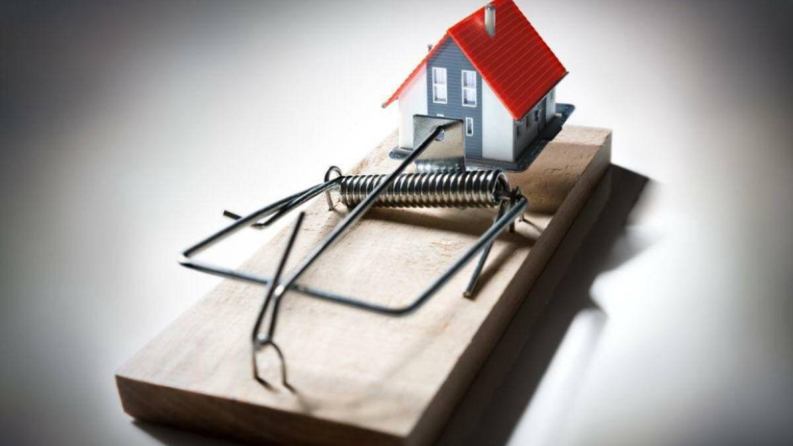 Жамбыл облысында алаяқтар мүгедектігі бар тұлғаның пәтерін иемденіп алған.