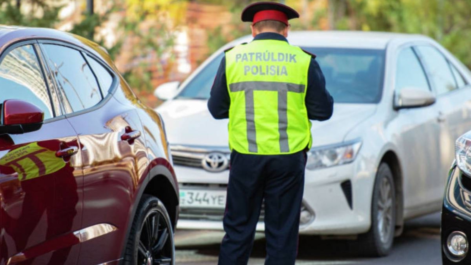 Елімізге уақытша әкелінген көліктер қазан айына дейін шекарадан шығарылуы тиіс.