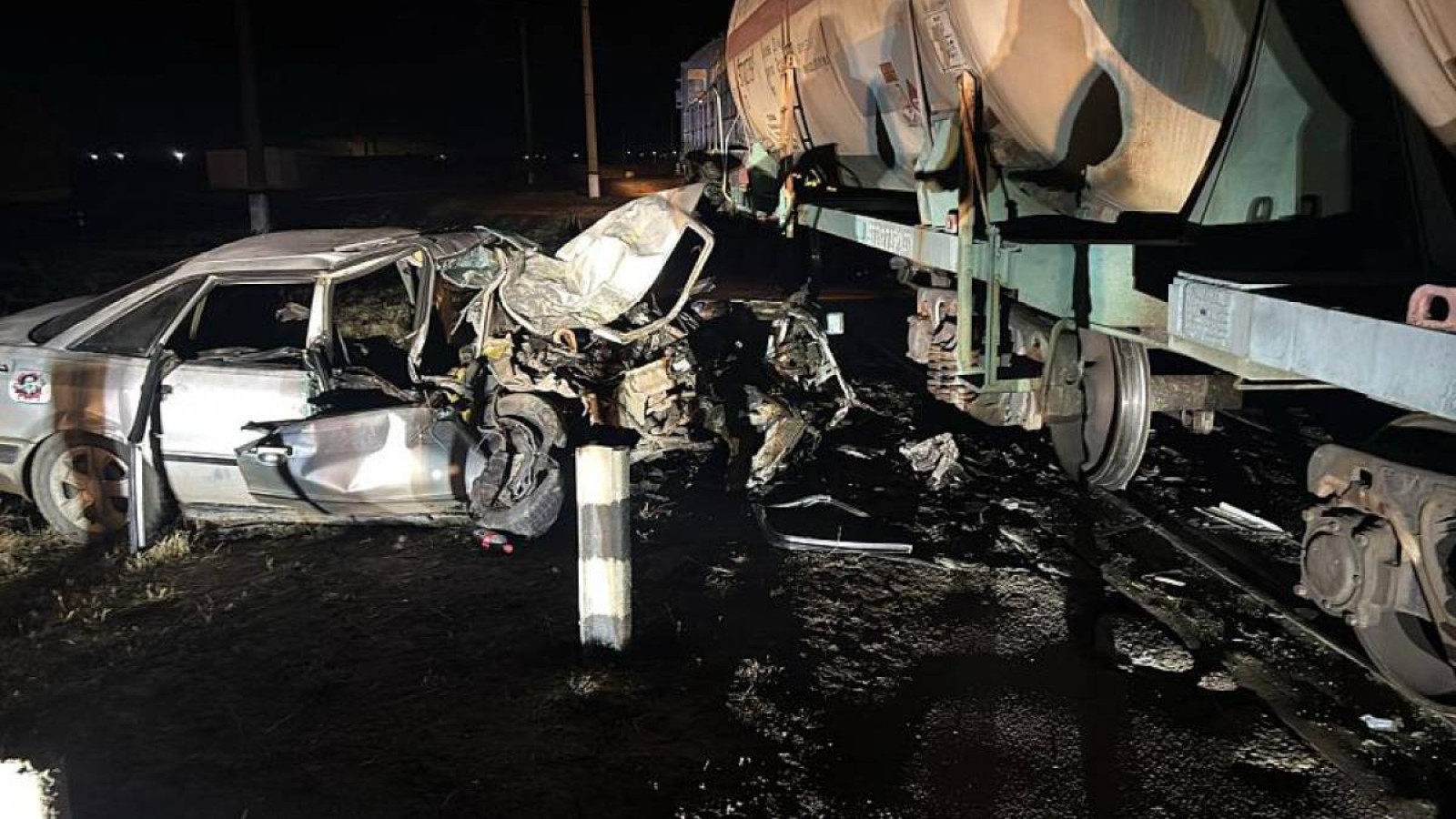 Пойыз бен автокөлік соғылып, үш адам қаза тапты.