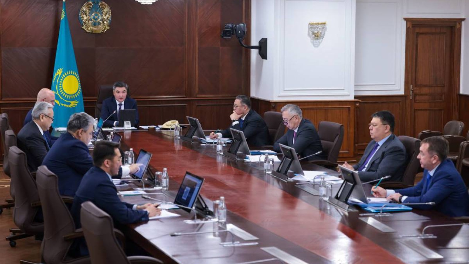 Олжас Бектенов: Цифрландыру арқылы артық шығындар мен қажетсіз құрылымдарды азайту қажет.